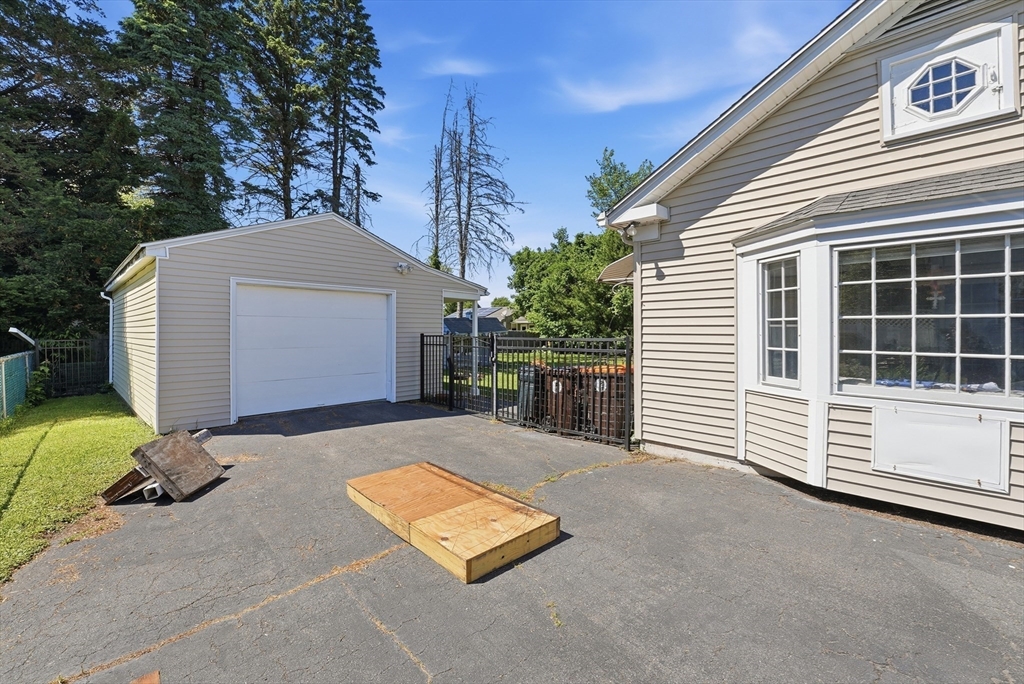 375 River Rd Property Photo 10