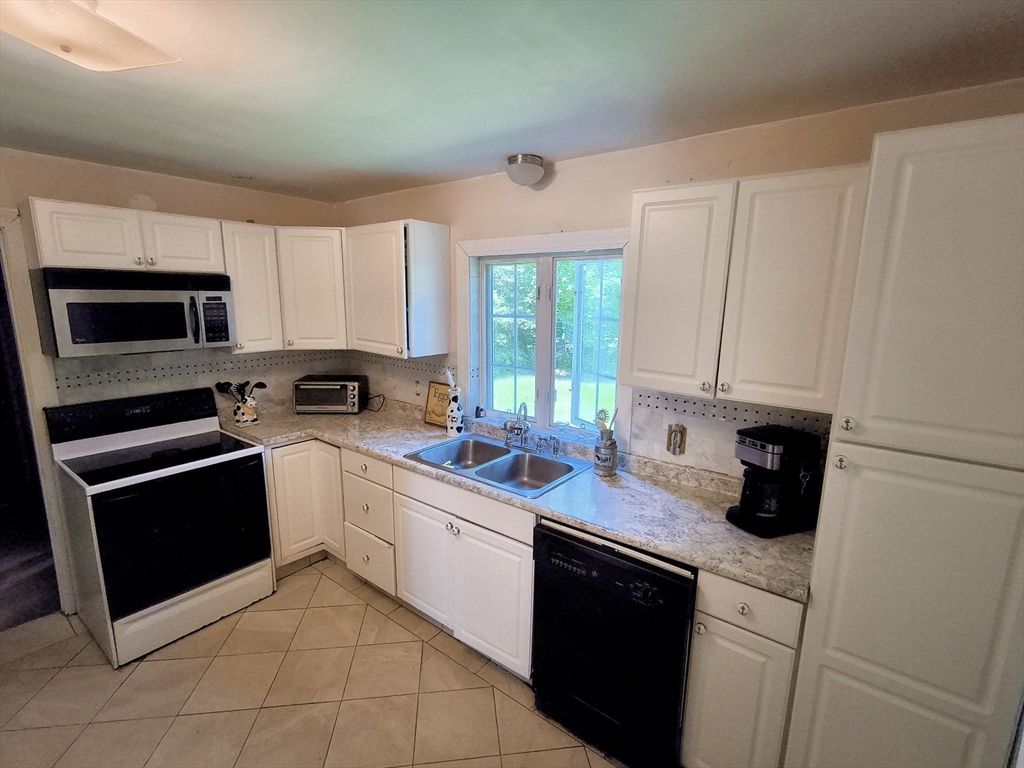 4 Pleasant St Property Photo 5