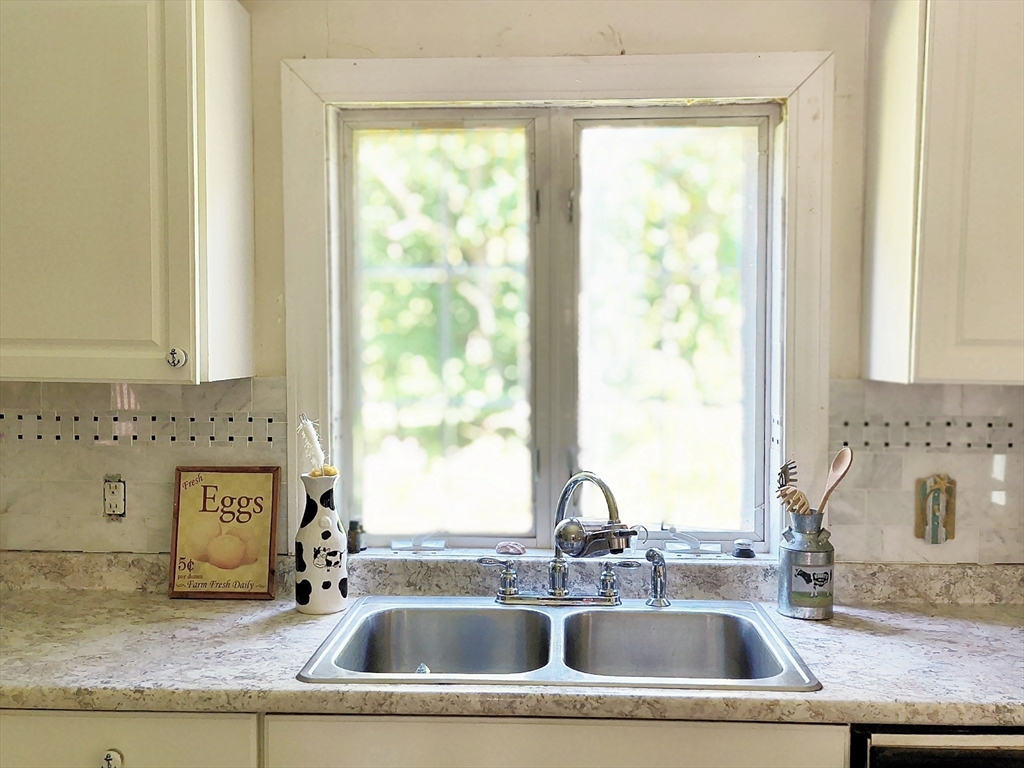 4 Pleasant St Property Photo 6