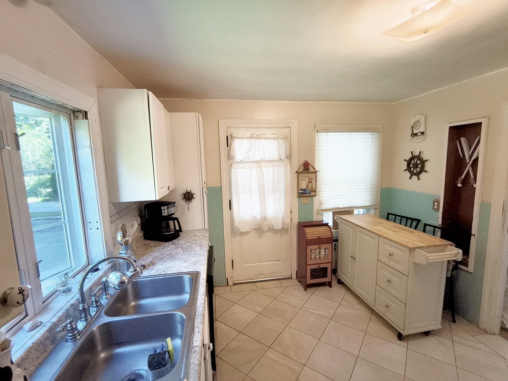 4 Pleasant St Property Photo 7