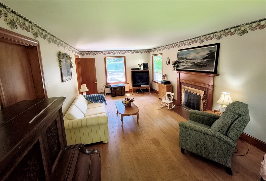 4 Pleasant St Property Photo 8