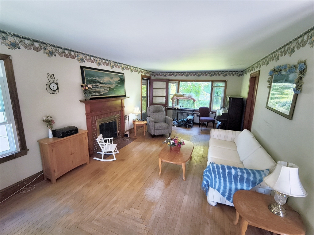 4 Pleasant St Property Photo 9