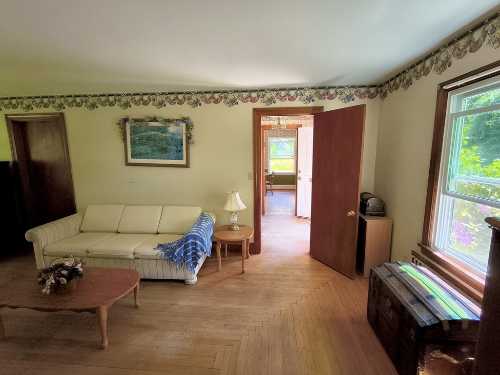 4 Pleasant St Property Photo 10