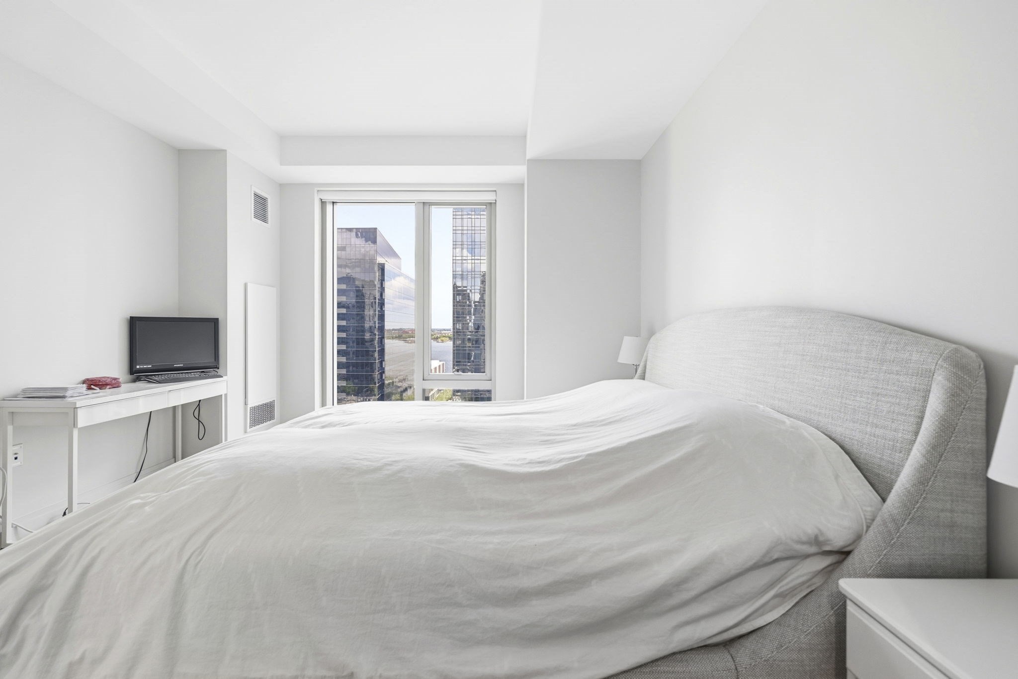 133 Seaport Blvd # 1602 Property Photo 21