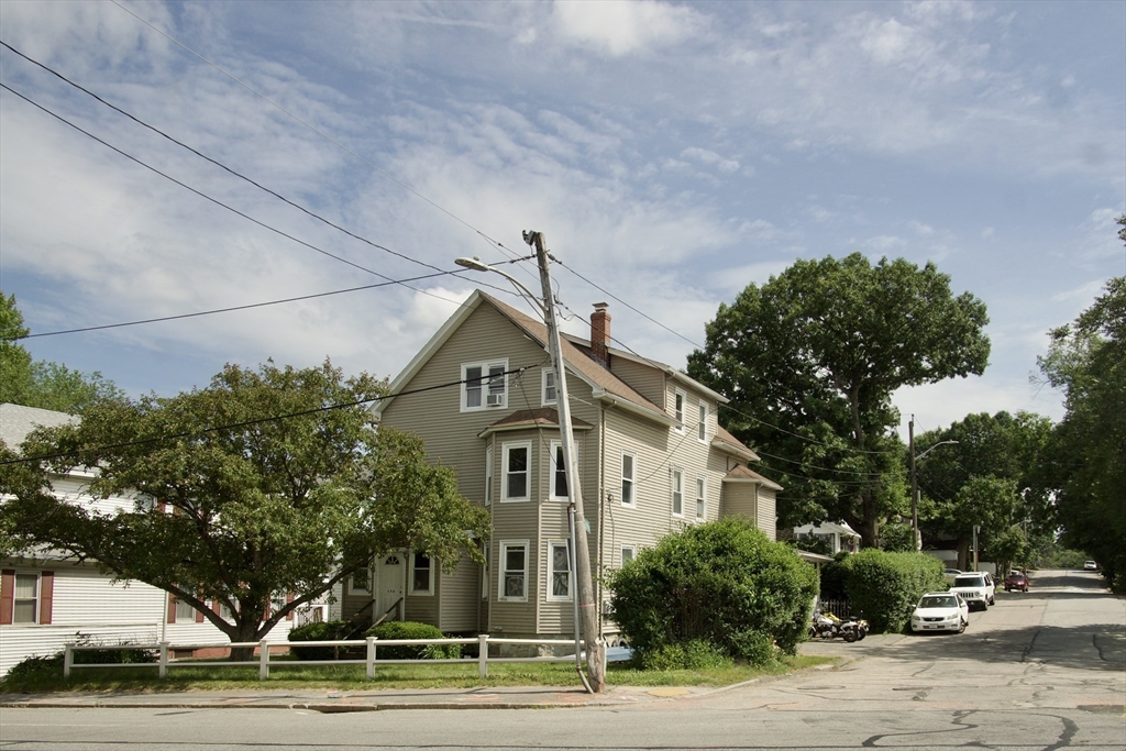696 Grafton St Property Photo 1