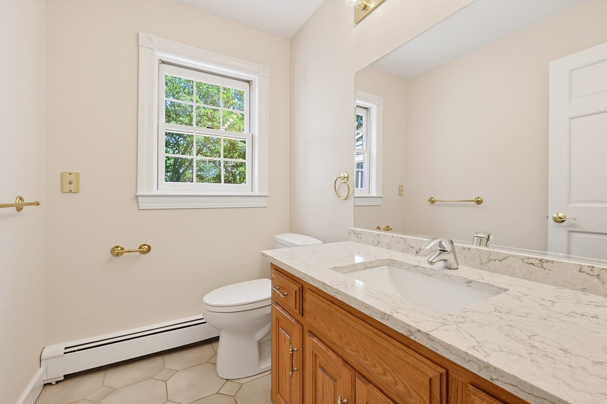 19 Windsor Dr. Property Photo 13
