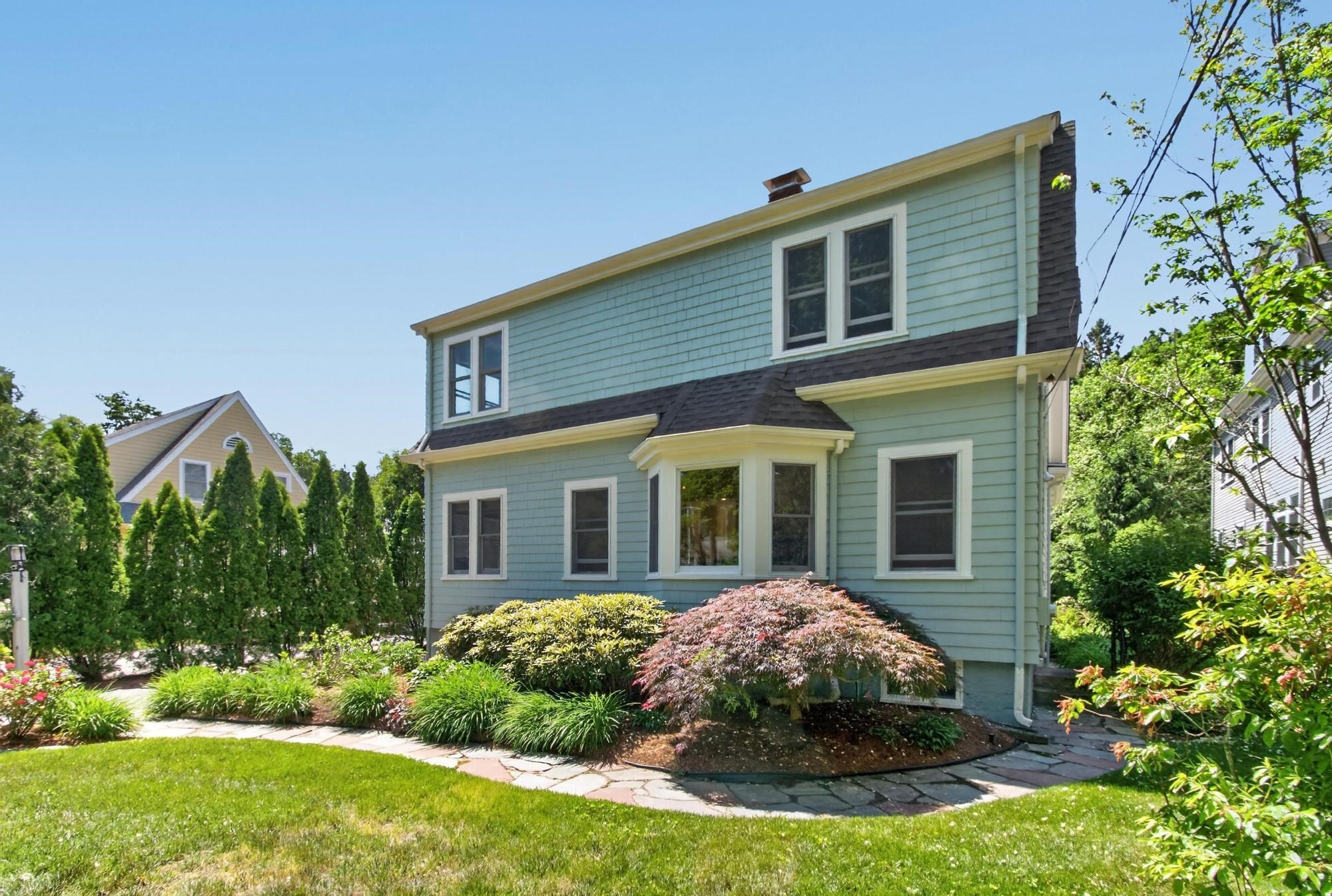 12 Middle St Property Photo 2