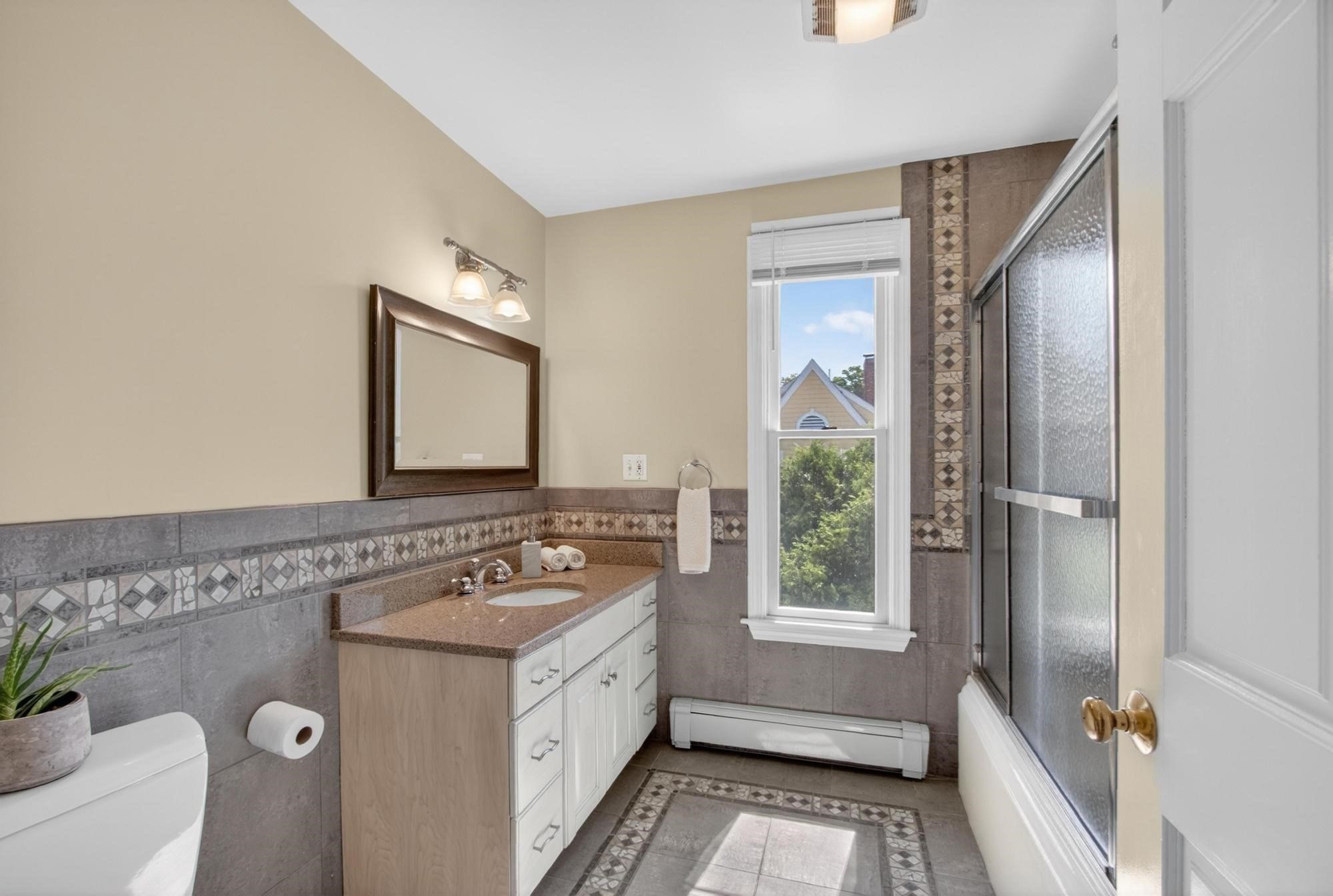 12 Middle St Property Photo 21