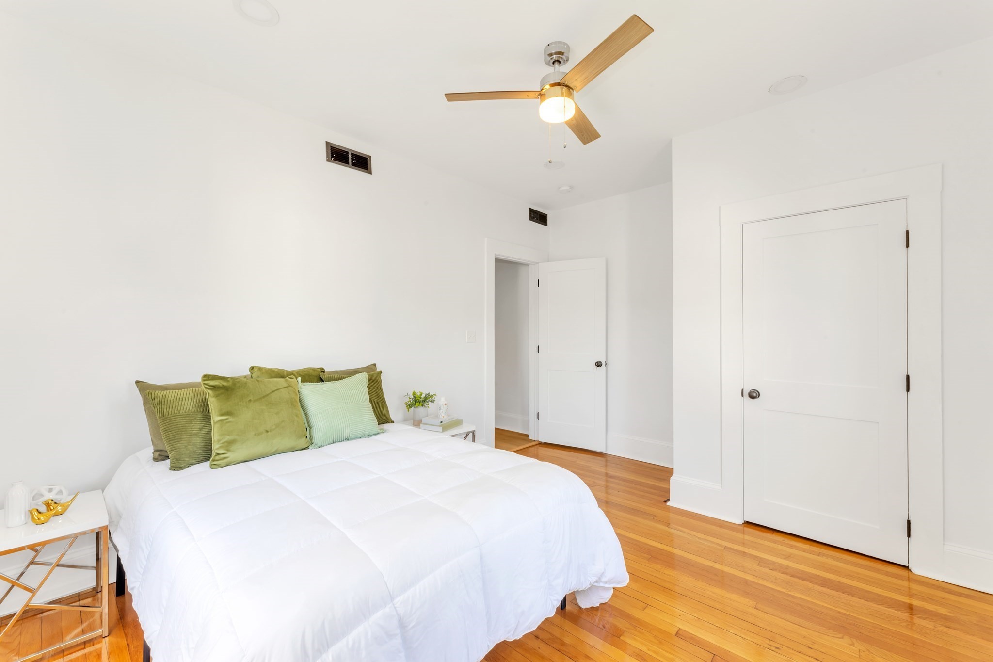 35 George Street # 2 Property Photo 6