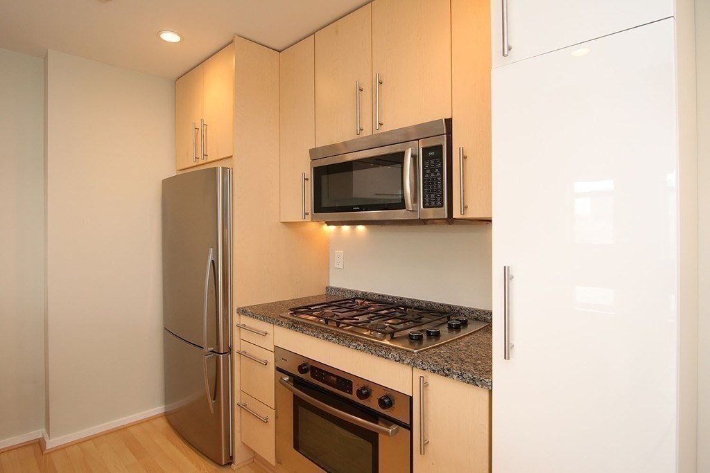 35 Fay St # 609 Property Photo 4