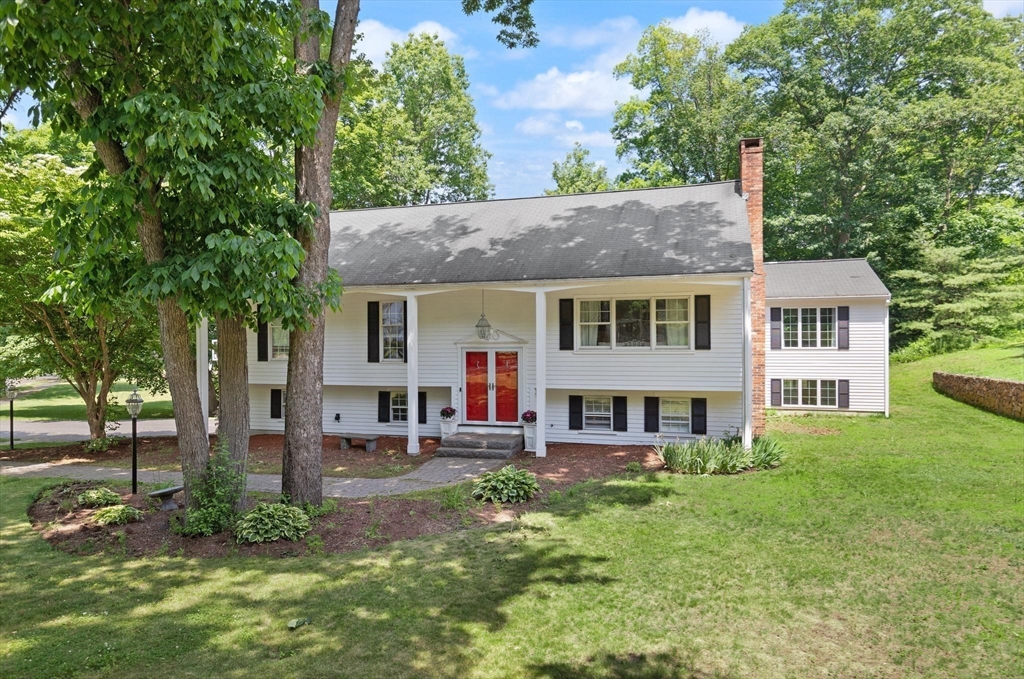 4 Pentucket Ln Property Photo 9