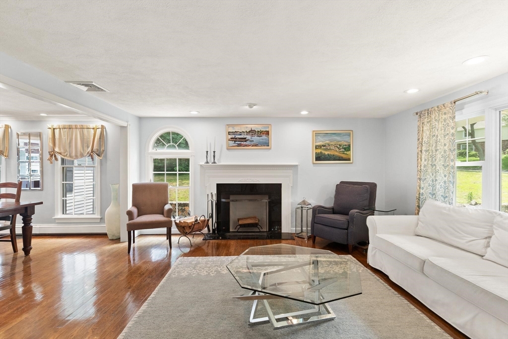 4 Pentucket Ln Property Photo 10