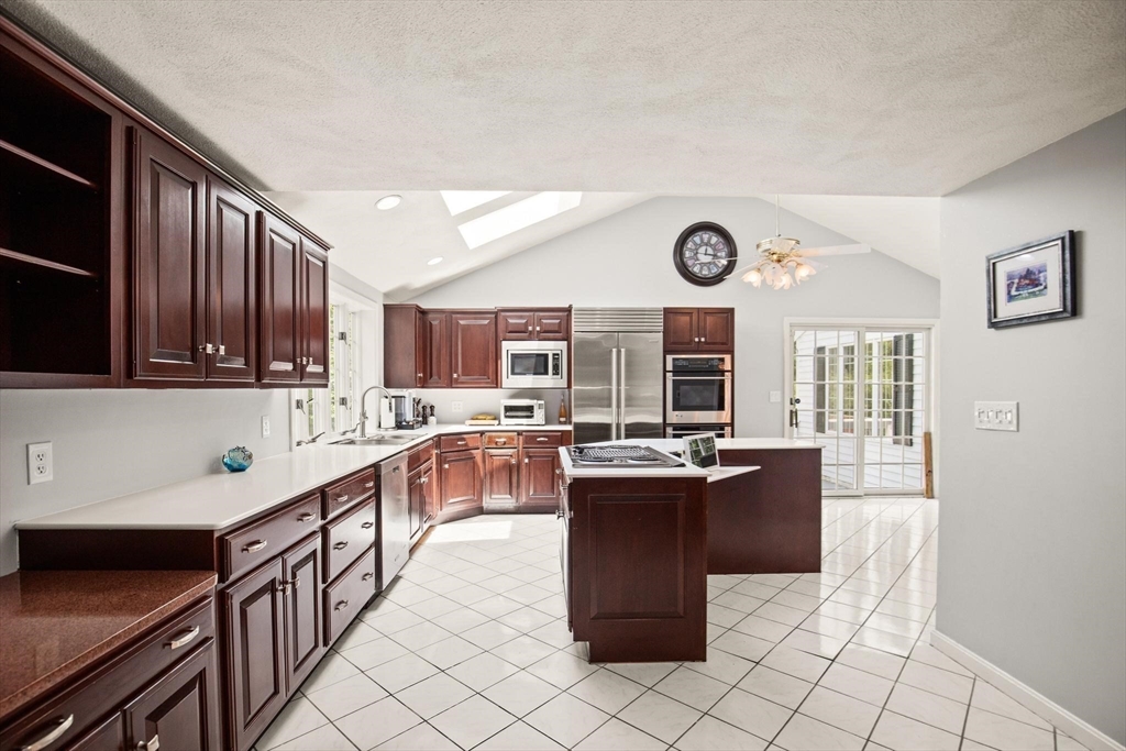 4 Pentucket Ln Property Photo 26