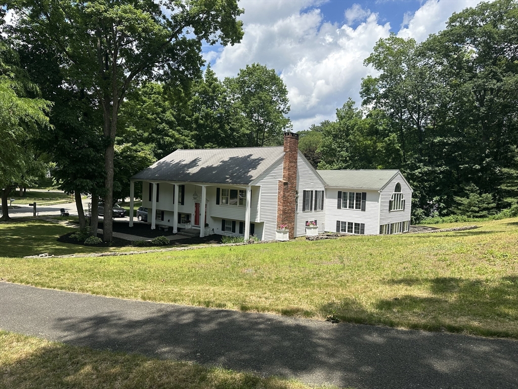 4 Pentucket Ln Property Photo 35