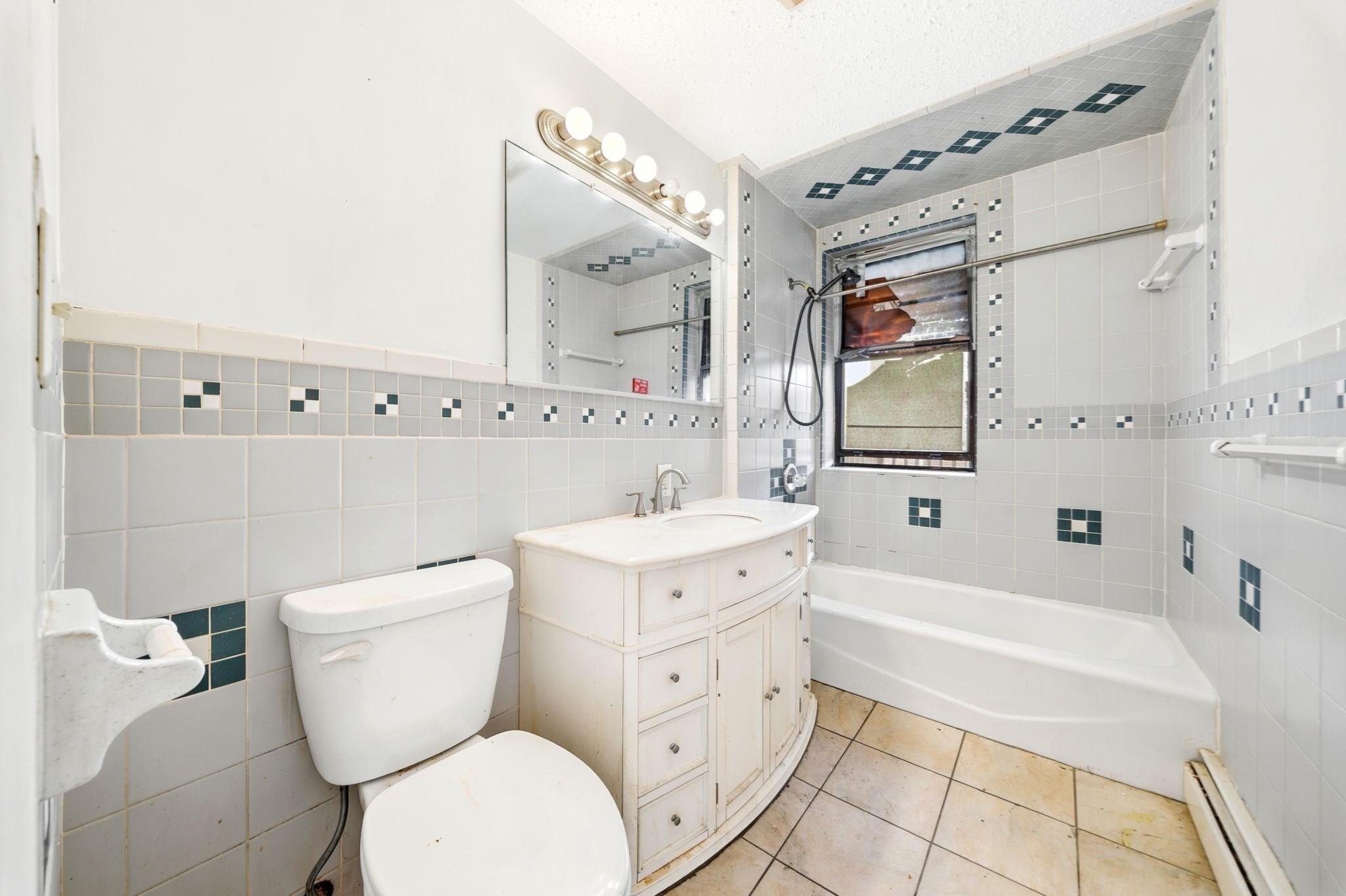32 Irwin St Property Photo 19