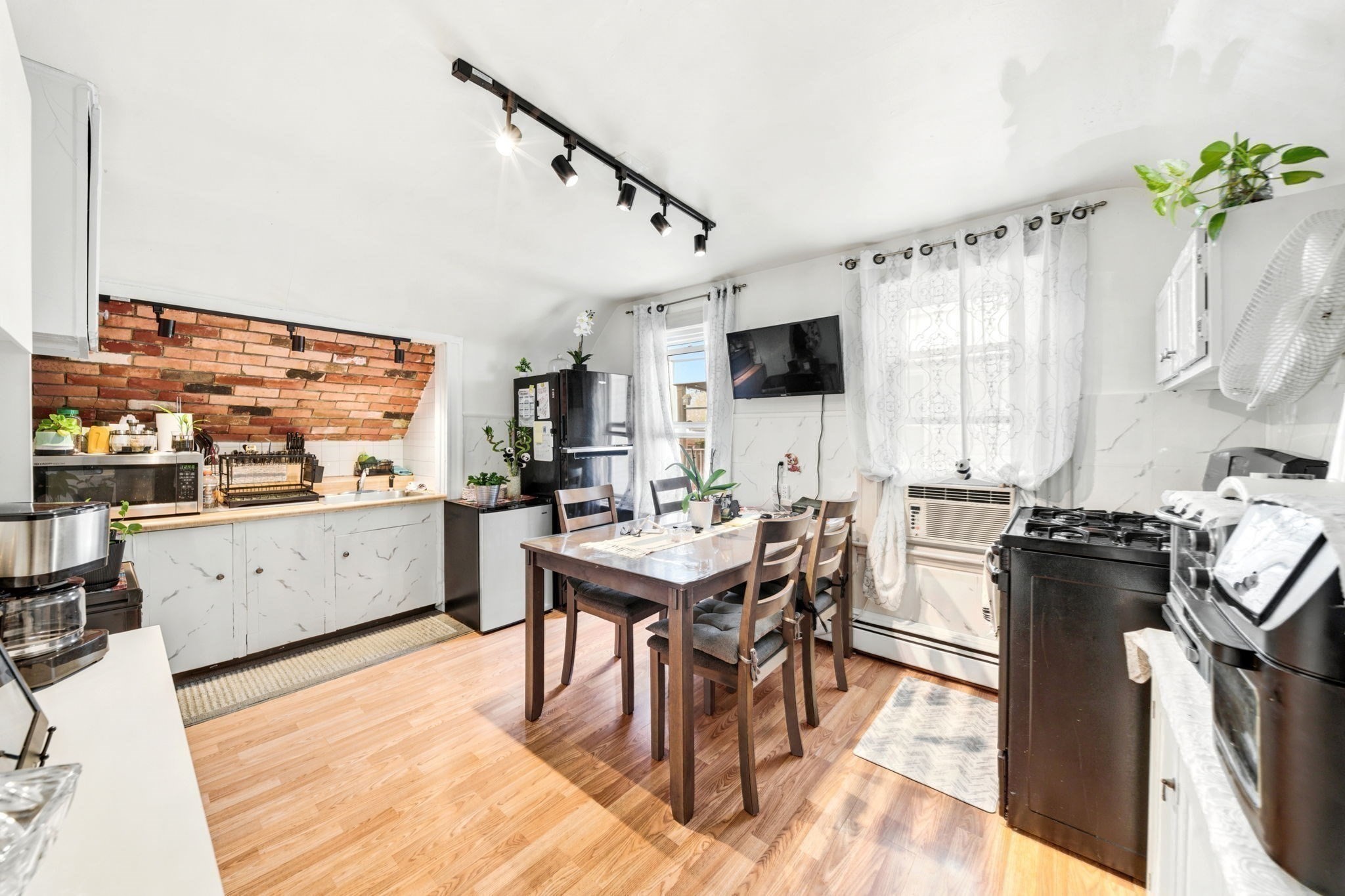 32 Irwin St Property Photo 25