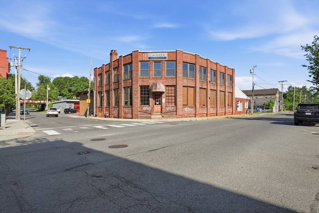 304 Pleasant St Property Photo 1