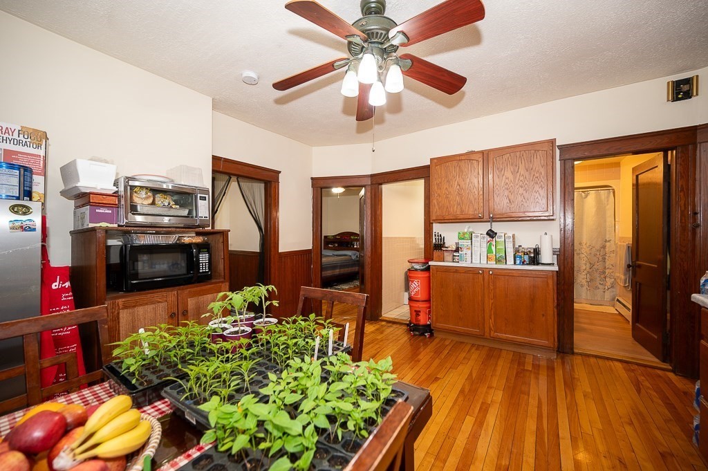126 Sterling St Property Photo 4