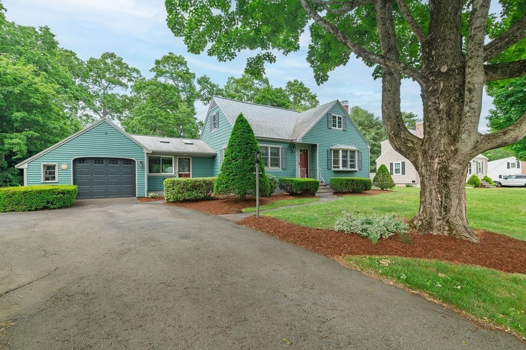 15 Eastman Ave Property Photo 1