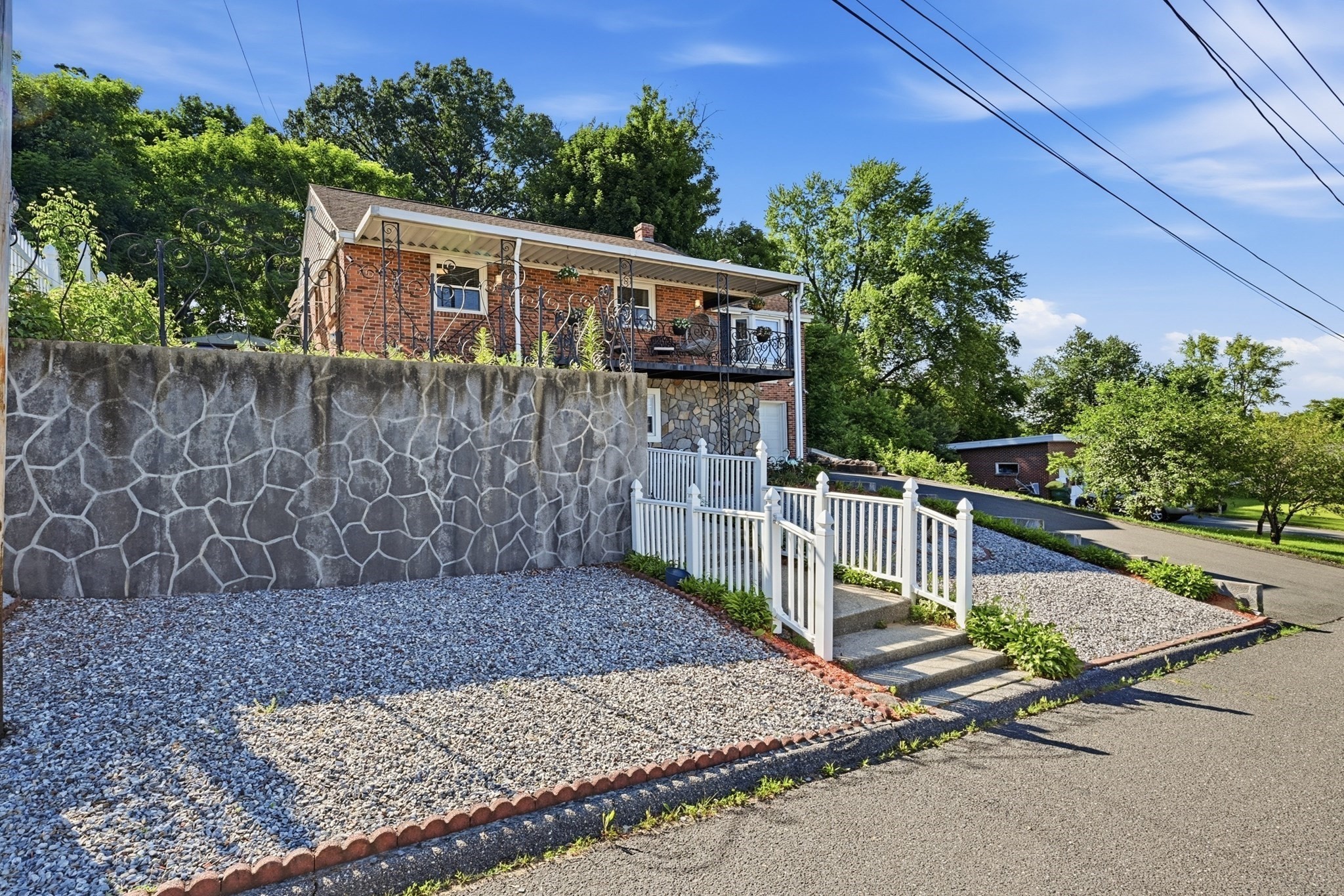140 Ruskin St Property Photo 2
