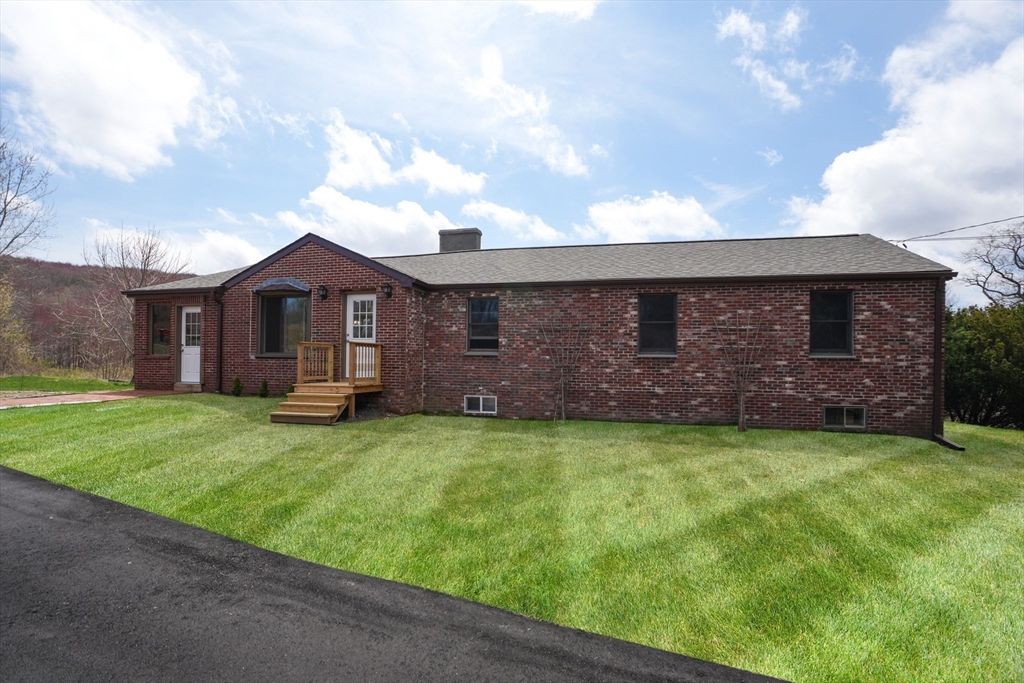 1477 Dunhamtown Brimfield Rd Property Photo 1