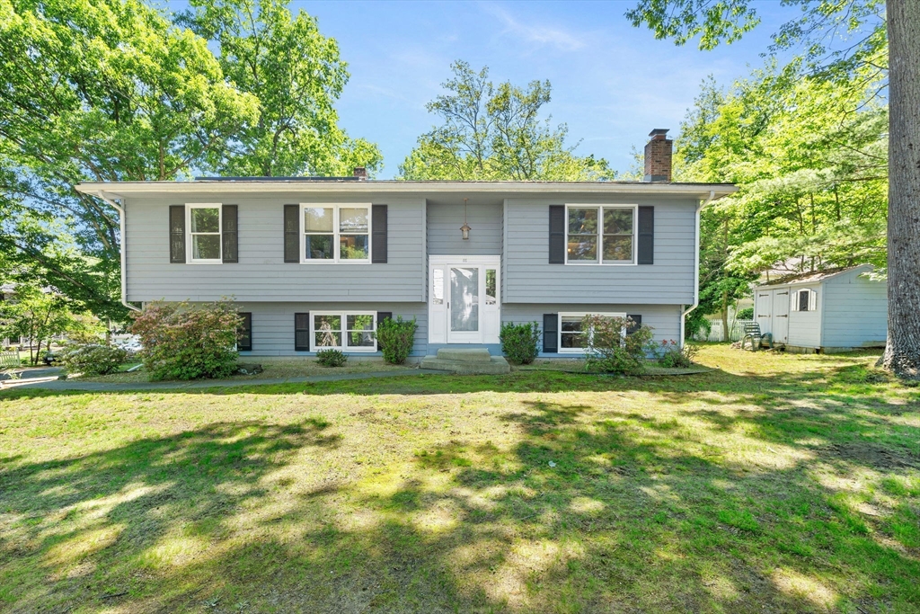 66 Swan Ave Property Photo 1