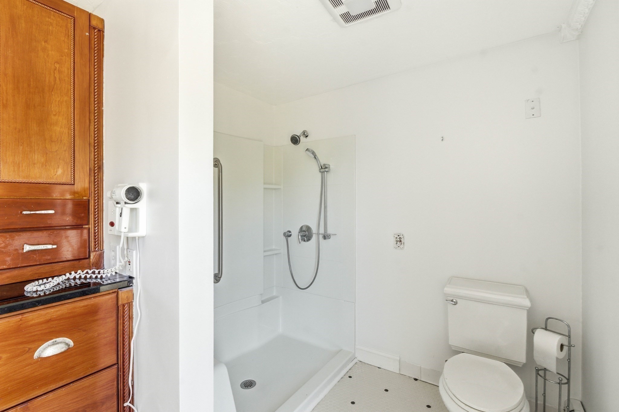 27 Charles Ave Property Photo 20