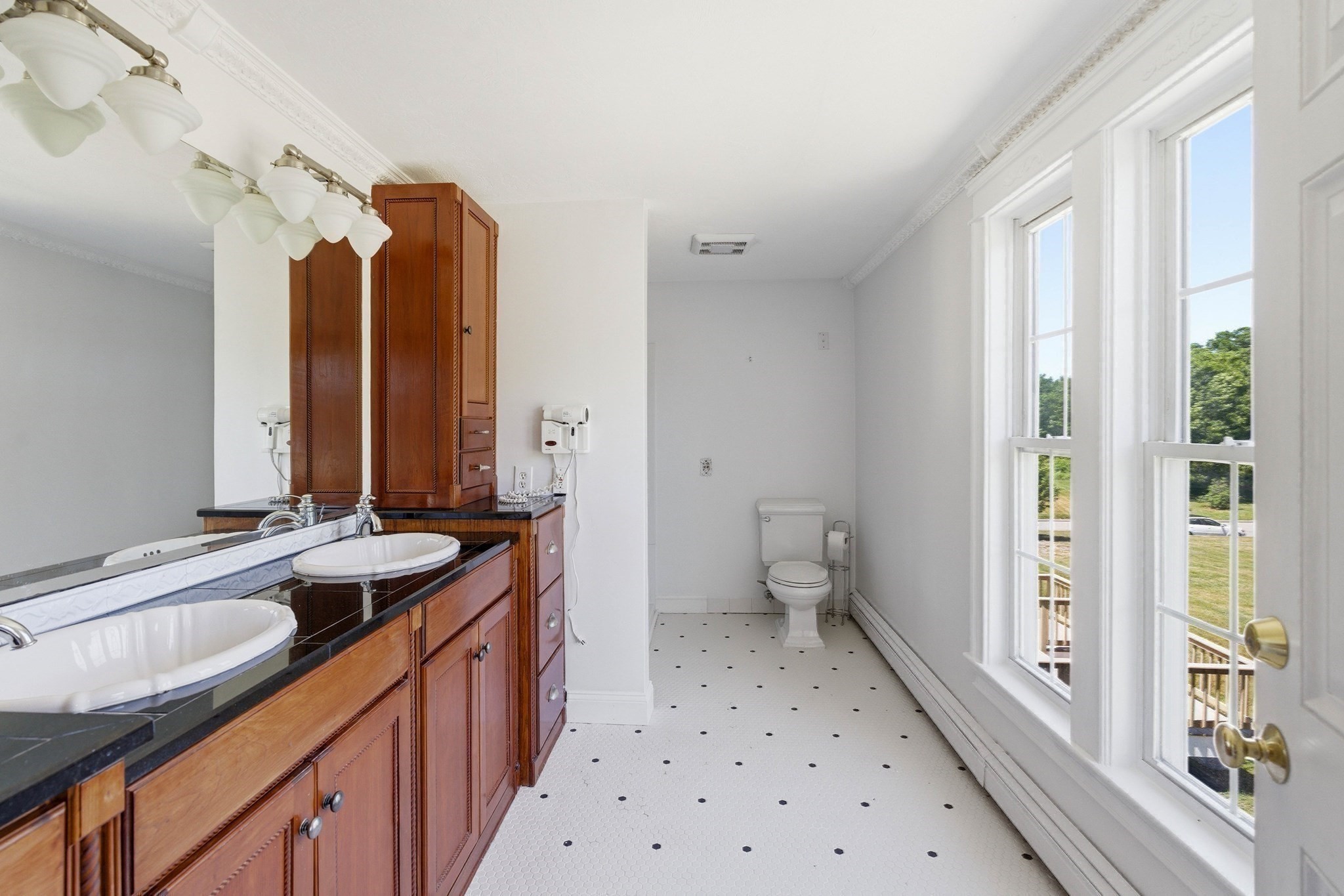 27 Charles Ave Property Photo 21