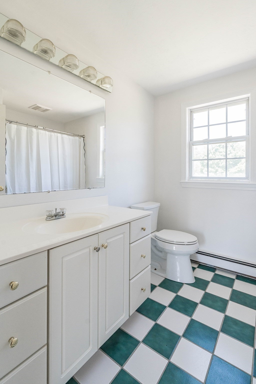 27 Charles Ave Property Photo 27