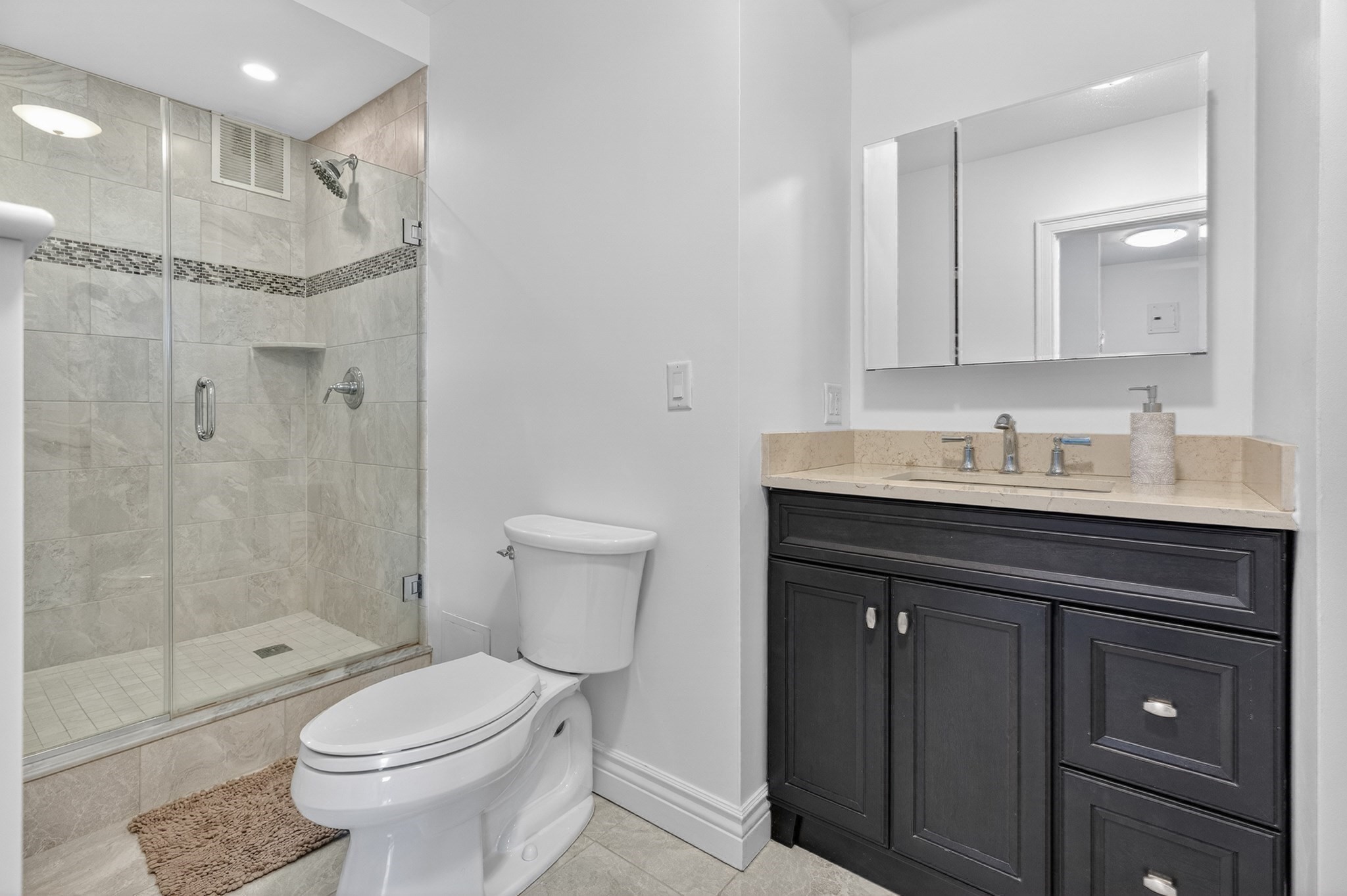 85 East India Row # 33e Property Photo 11