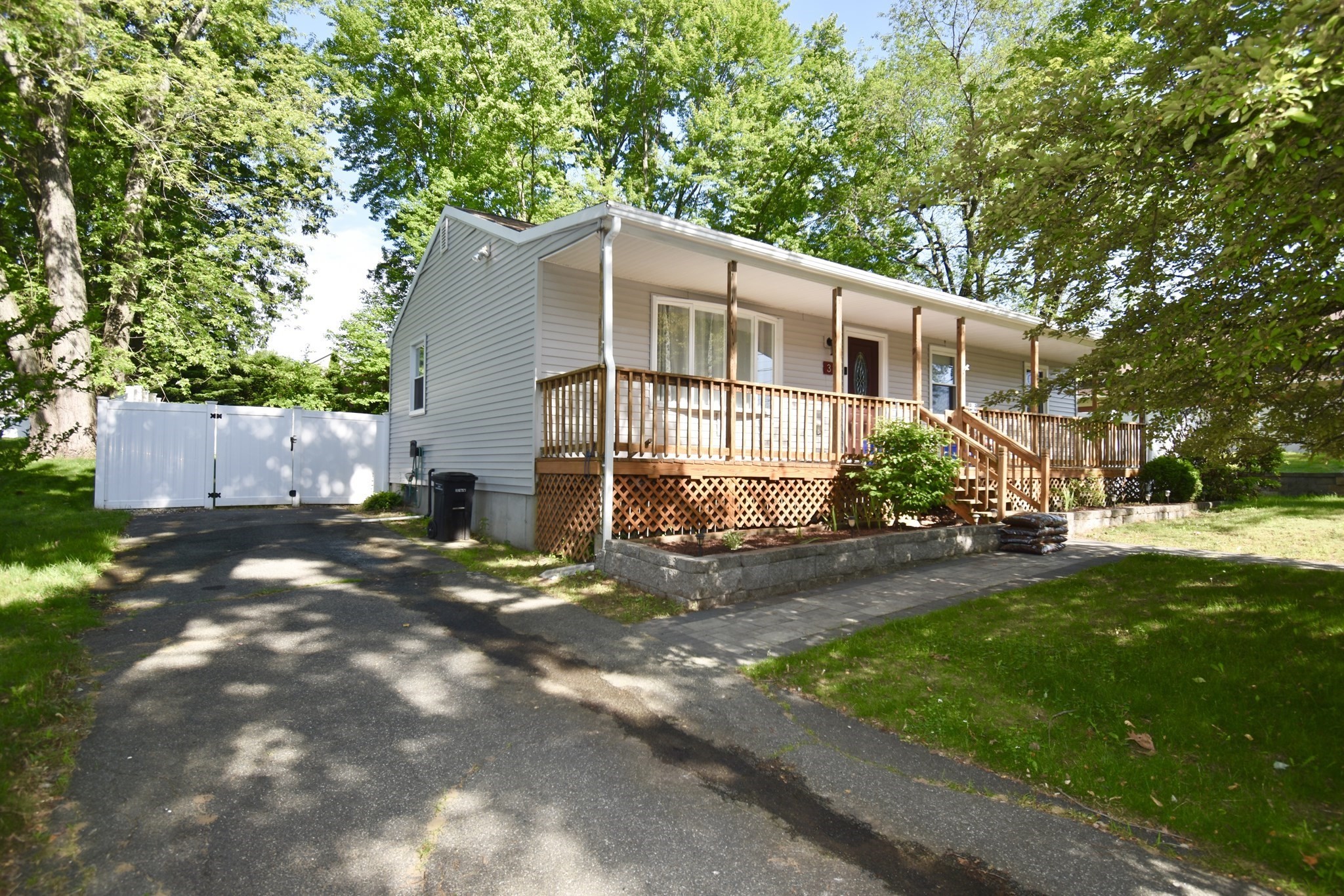 3 Vineland Ave Property Photo 3