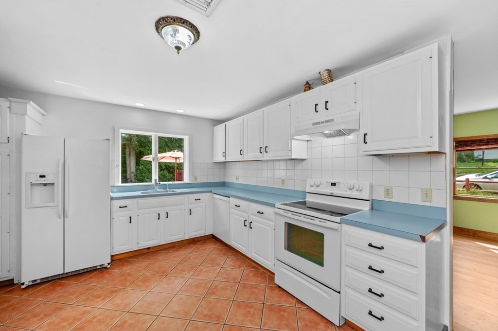 24 Birchwood Ave Property Photo 2