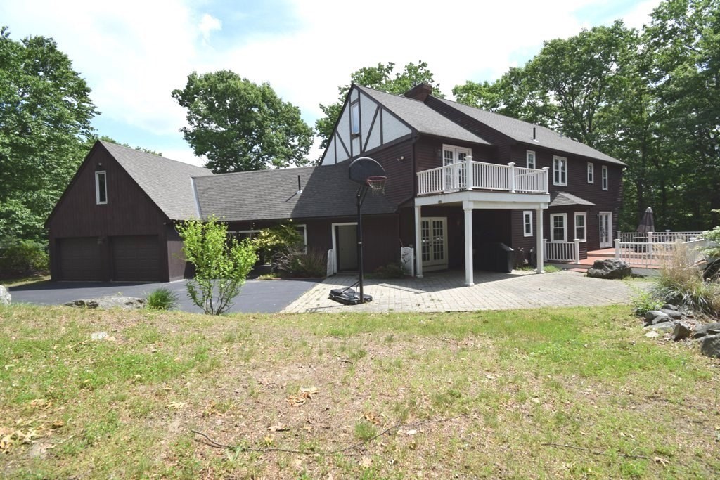 14 Colonial Drive Property Photo 2