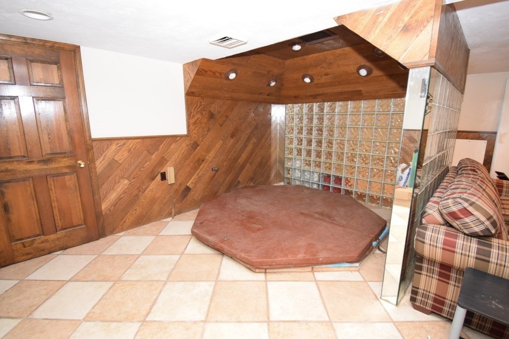 14 Colonial Drive Property Photo 37