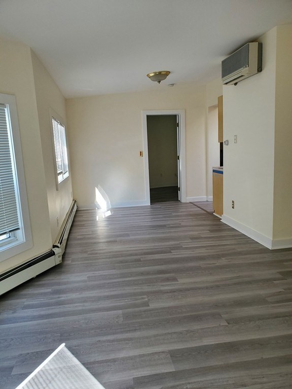 101 Oak Island St Property Photo 4