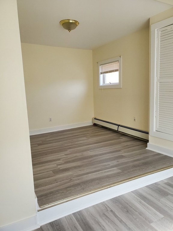 101 Oak Island St Property Photo 6