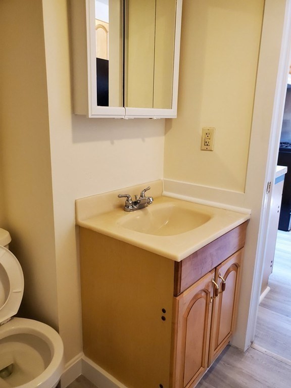 101 Oak Island St Property Photo 13