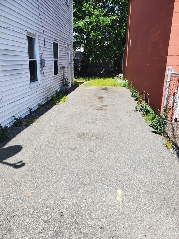 101 Oak Island St Property Photo 22