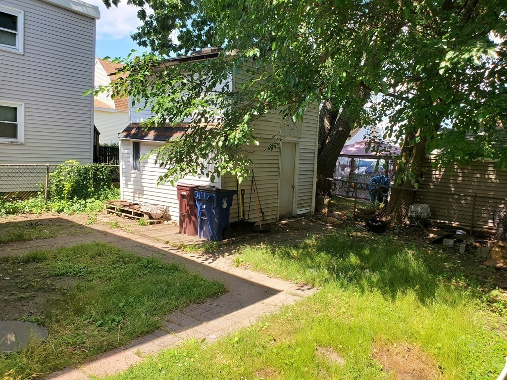 101 Oak Island St Property Photo 23