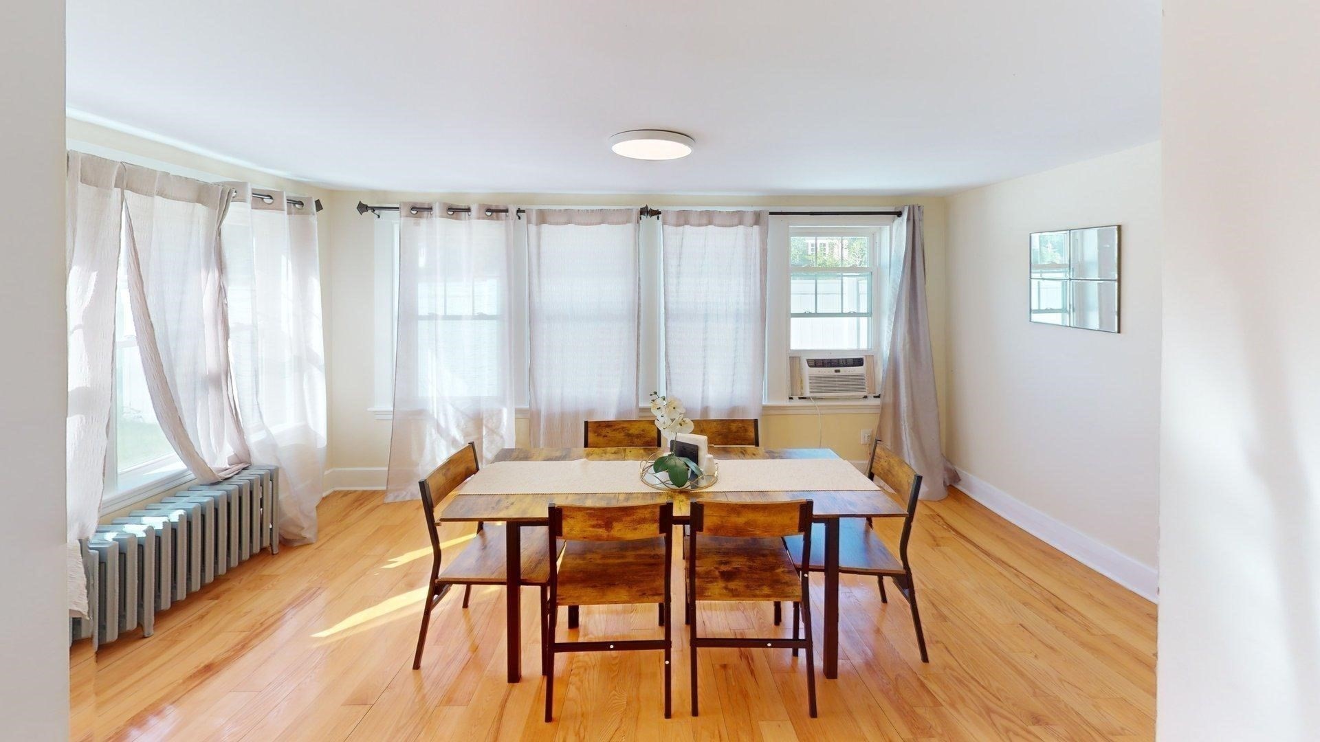 266 Webster St Property Photo 4