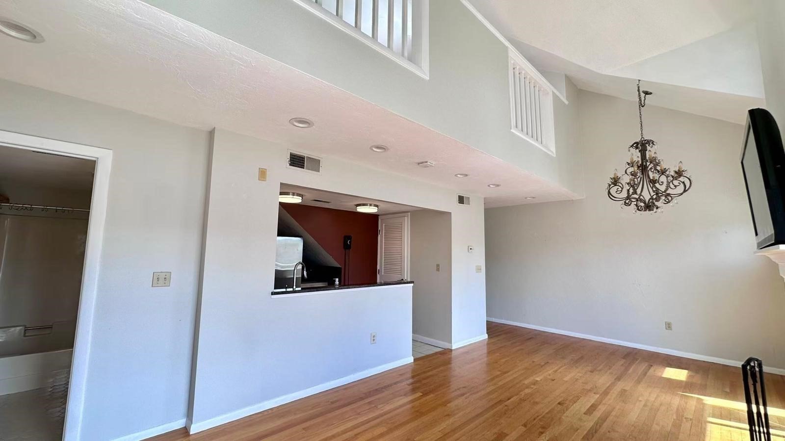 200 Falls # D309 Property Photo 4