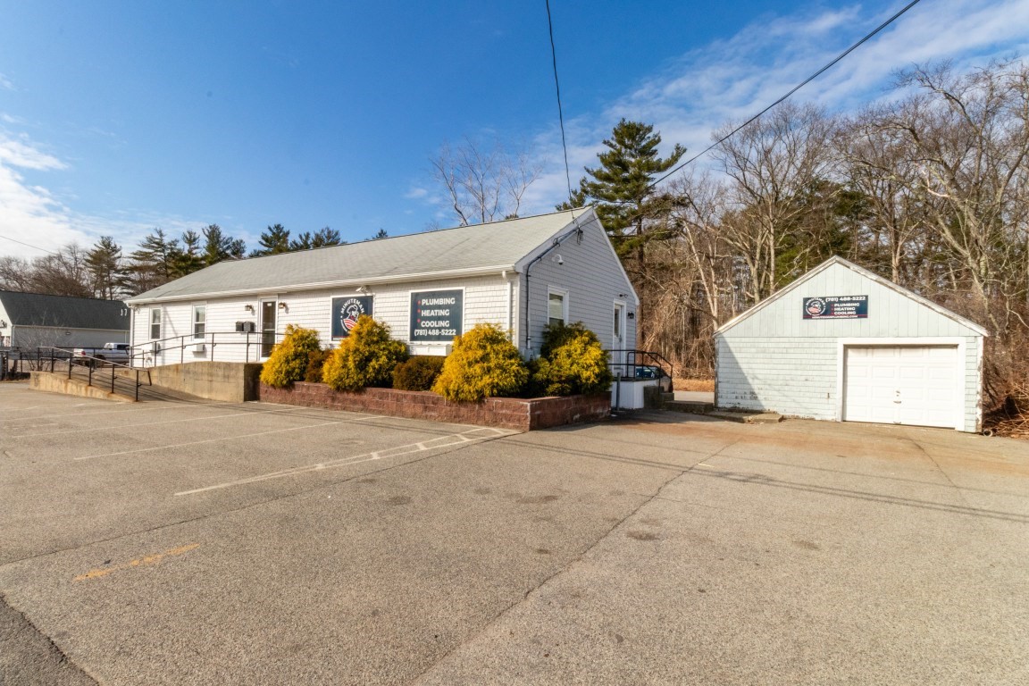 1581 Main Street # R Property Photo 1