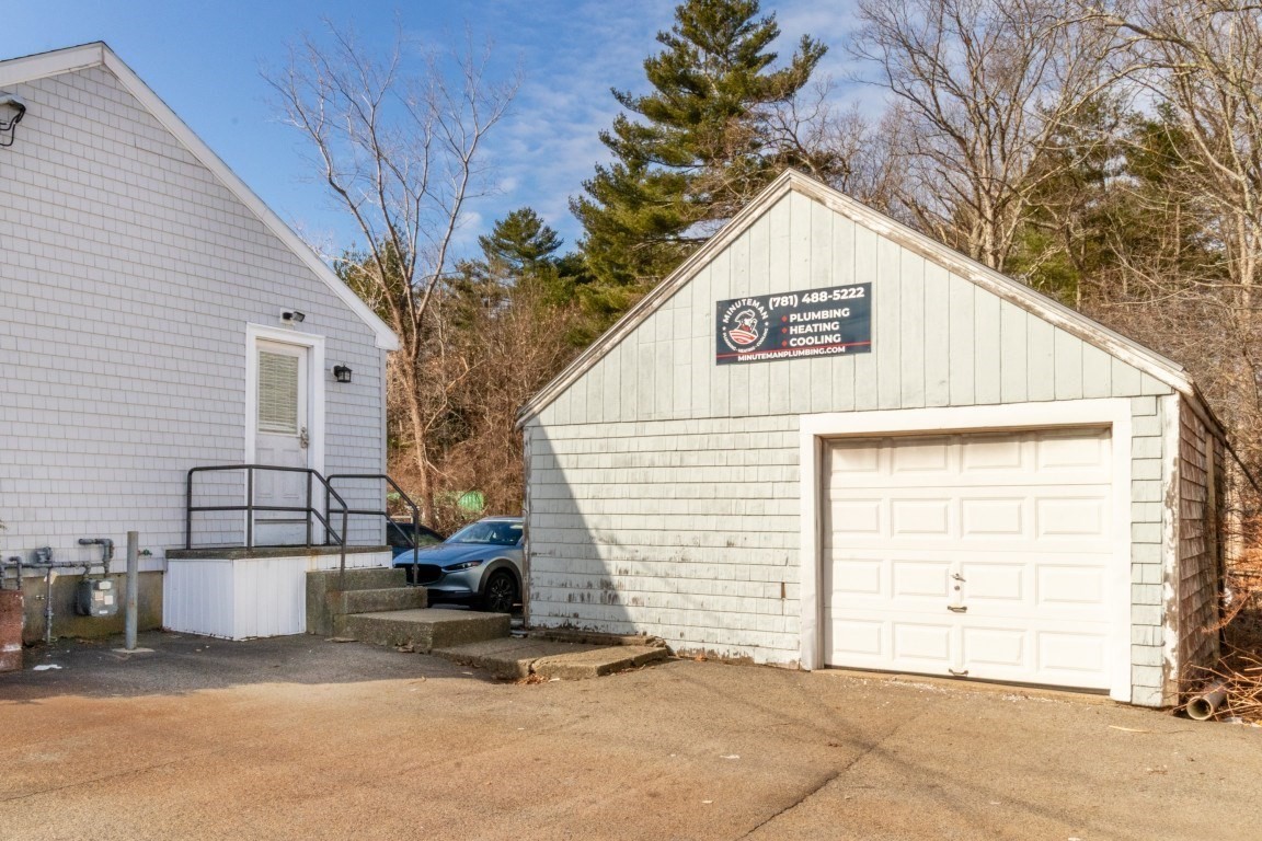 1581 Main Street # R Property Photo 4