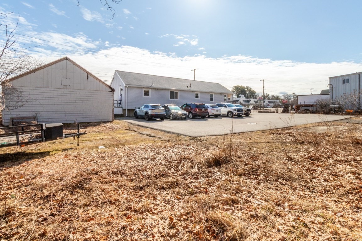 1581 Main Street # R Property Photo 12