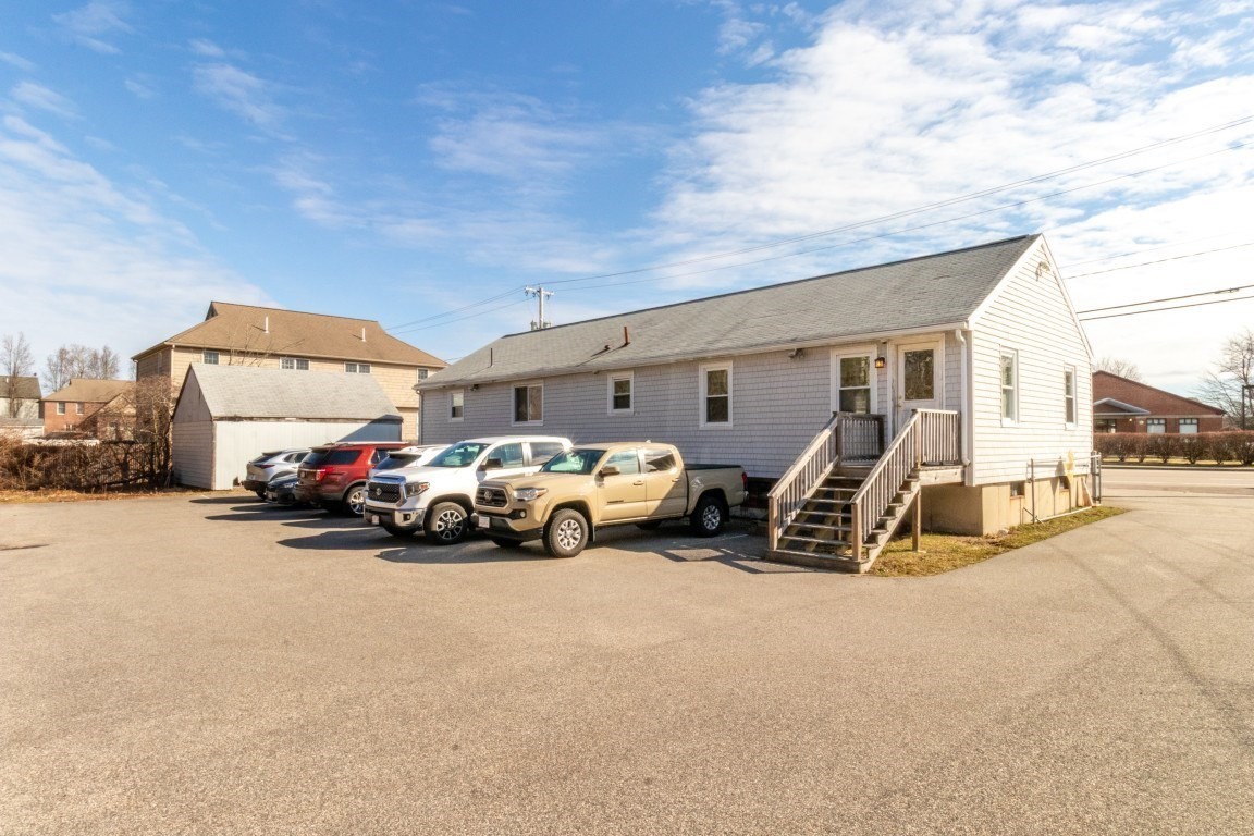 1581 Main Street # R Property Photo 13
