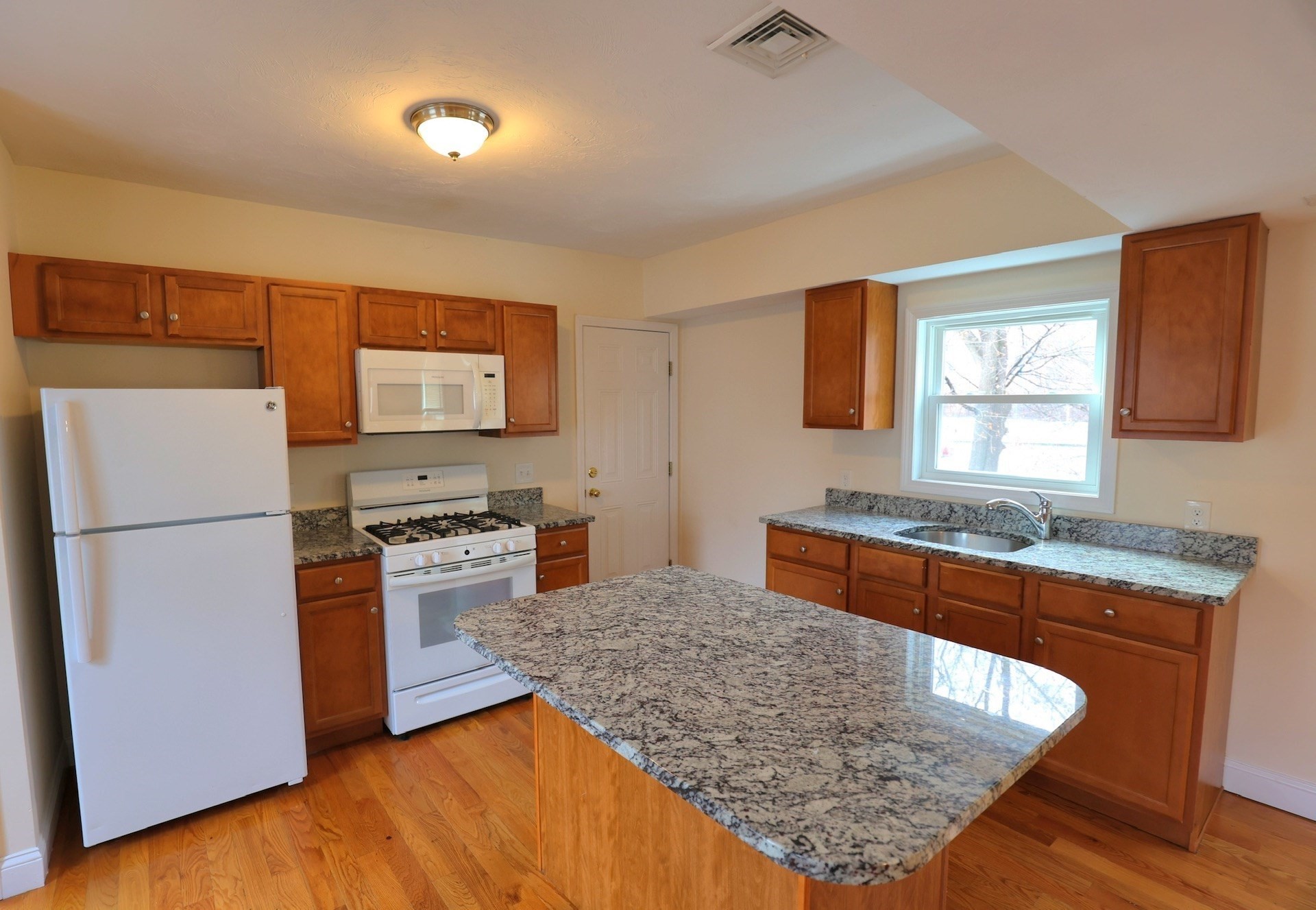 62 Lincoln Street # 2 Property Photo 7