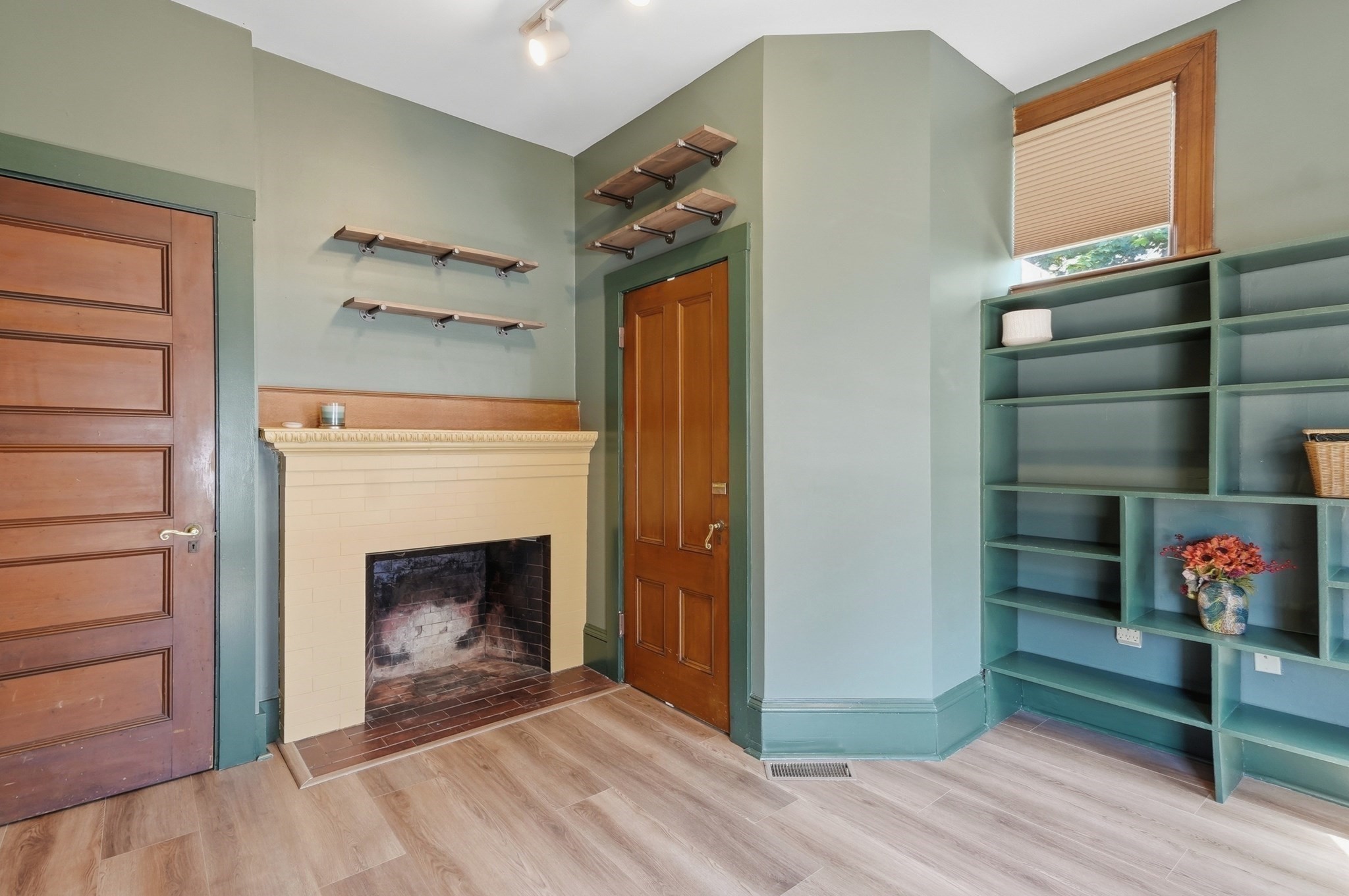 7 Wyman Street # 1 Property Photo 4