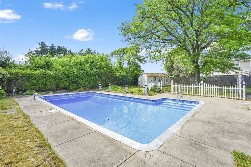 135 Bulat Dr Property Photo 4