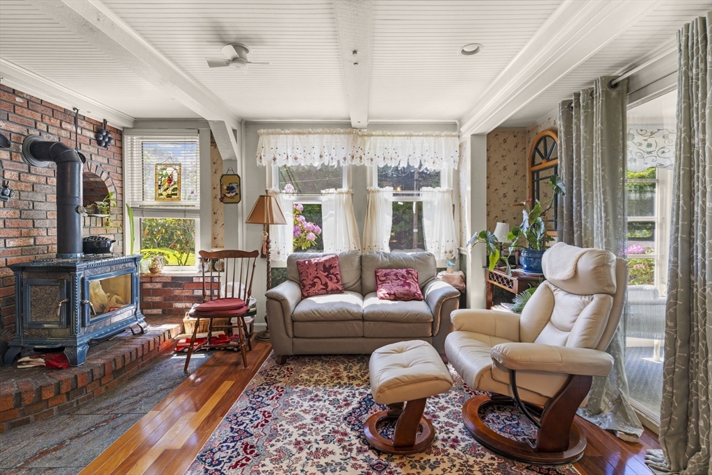 14 Naylor Ave Property Photo 8