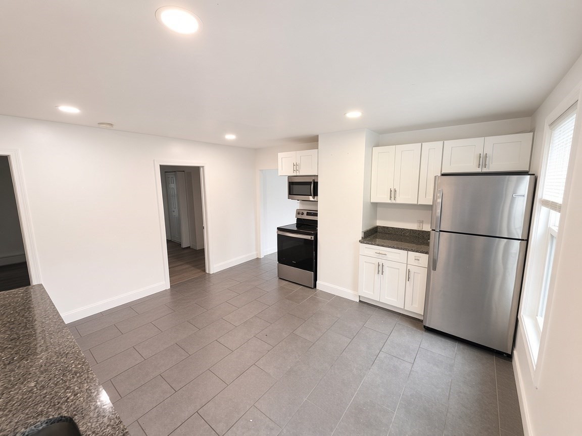 576 Franklin St Property Photo 3